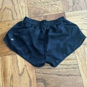 Lululemon 2.5 Hotty Hot shorts